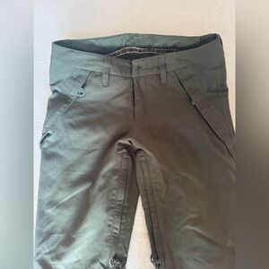Burton Woman’s Green Snowboarding Pants